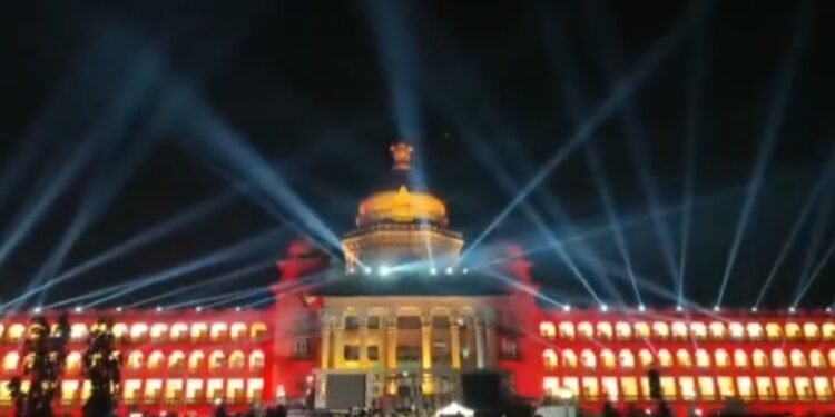 VIDEO: ವಿಧಾನಸೌಧಕ್ಕೆ ಕನ್ನಡದ ರಂಗು.. ರಾಜ್ಯೋತ್ಸವ ಆಕರ್ಷಣೆ..