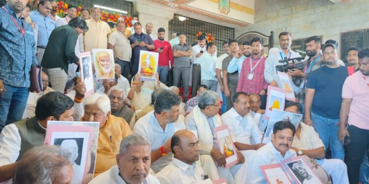 ವಿಧಾನಸಭೆಯಲ್ಲಿ ವಾಲ್ಮೀಕಿ, ಬಸವಣ್ಣ, ಶಿಶುನಾಳ ಶರೀಫ, ಕನಕದಾಸ, ನಾರಾಯಣಗುರು ಭಾವಚಿತ್ರ ಹಾಕಿ.. ಕೈ ನಾಯಕರ ಆಗ್ರಹ