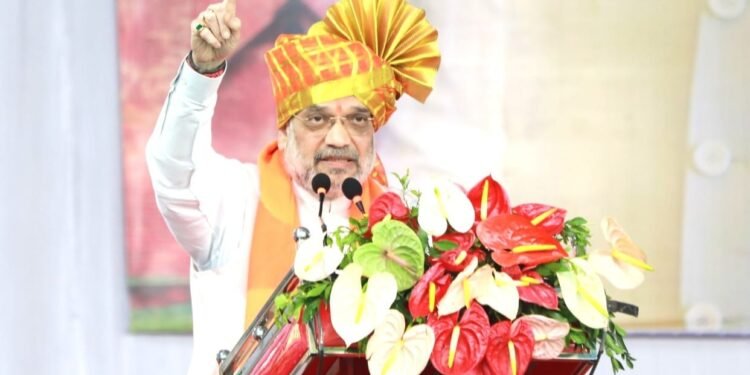 ಜೆಡಿಎಸ್ಗೆ ಮತ ಕೊಟ್ಟು ಕಾಂಗ್ರೆಸ್ ಪಕ್ಷವನ್ನು ಗೆಲ್ಲಿಸದಿರಿ; ಬಿಜೆಪಿಗೆ ಬಹುಮತ ಕೊಡಿ: ಅಮಿತ್ ಶಾ ಮನವಿ