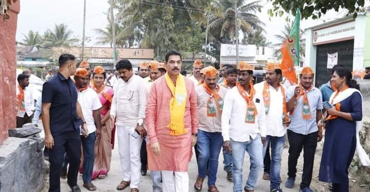 ಬಿಜೆಪಿಯಲ್ಲಿ ರಣೋತ್ಸಾಹ.. ಸಾಮಾನ್ಯ ಕಾರ್ಯಕರ್ತನಾಗಿ ನಳಿನ್ ಸವಾರಿ..
