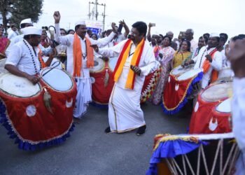 ಅಕ್ಷರ ಜಾತ್ರೆ.. ಕಣ್ಮನ ಸೆಳೆಯುತ್ತಿರುವ ದಾರ್ಶನಿಕರ ನಾಡು