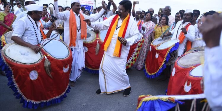 ಅಕ್ಷರ ಜಾತ್ರೆ..  ಕಣ್ಮನ ಸೆಳೆಯುತ್ತಿರುವ ದಾರ್ಶನಿಕರ ನಾಡು