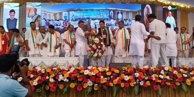 ತಂದೆ, ತಾಯಿ, ಮಗನಿಗೆ ಸಚಿವ ಸ್ಥಾನ ಕೊಟ್ಟೆವು, ಇದಕ್ಕಿಂತ ಹೆಚ್ಚಿನದನ್ನು ಏನು ನೀಡಲು ಸಾಧ್ಯ? ಪ್ರಮೋದ್ ಬಗ್ಗೆ ಡಿಕೆಶಿ ವಾಗ್ದಾಳಿ
