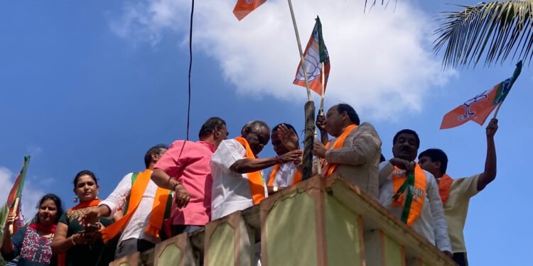 ಬಿಜೆಪಿ ಬೂತ್ ಅಭಿಯಾನ: ಧ್ವಜ ಹಾರಿಸಿ ಕಾರ್ಯಕರ್ತರನ್ನು ಹುರಿದುಂಬಿಸಿದ ಅರುಣ್ ಸಿಂಗ್