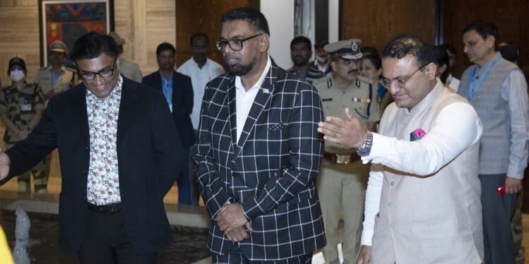 ಸಹಕಾರಿ ಗಣರಾಜ್ಯ ಗಯಾನಾದ ರಾಷ್ಟ್ರಪತಿ ಬೆಂಗಳೂರಿಗೆ ಆಗಮನ