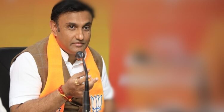 ಶವಪೆಟ್ಟಿಗೆ, ಬಡವರ ಯೋಜನೆಗಳಲ್ಲೇ ಹಣ ಹೊಡೆದ ಪಕ್ಷ ಕಾಂಗ್ರೆಸ್‌: ಸುಧಾಕರ್ ವಾಗ್ದಾಳಿ