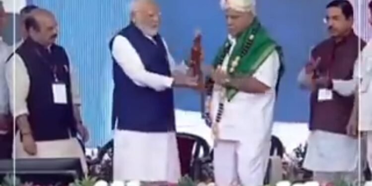 ಮಾಜಿ ಸಿಎಂ ಬಿಎಸ್‌ವೈಗೆ ಪ್ರಧಾನಿ ಮೋದಿ ಸನ್ಮಾನ.. ಜನ್ಮದಿನದ ಸಮ್ಮಾನ..