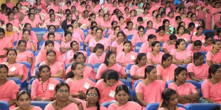 ಆಶಾ ಕಾರ್ಯಕರ್ತೆಯರಿಗೆ ‘ಗೌರವ’ಧನ.. ಒಗ್ಗಟ್ಟು ತಂದ ಫಲಶ್ರುತಿ.. 