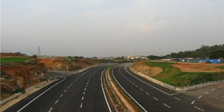 ಬೆಂಗಳೂರು ಮೈಸೂರು ಎಕ್ಸ್ ಪ್ರೆಸ್ ವೇ ನಲ್ಲಿ ಪರ್ಯಾಯ ರಸ್ತೆ ನಿರ್ಮಿಸಿ, ನಂತರ ಟೋಲ್ ಸಂಗ್ರಹಿಸಿ