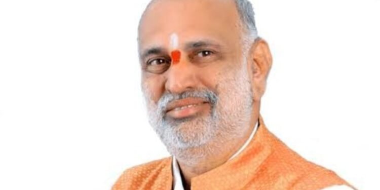 ಕಾರ್ಮಿಕ ಸಚಿವರ ಕಾರ್ಖಾನೆಯಲ್ಲೇ ಕಾರ್ಮಿಕರಿಗೆ ಜೀವ ರಕ್ಷಣೆ ಇಲ್ಲ: ಮಂತ್ರಿ ಹೆಬ್ಬಾರ್ ರಾಜೀನಾಮೆಗೆ  ಆಗ್ರಹ