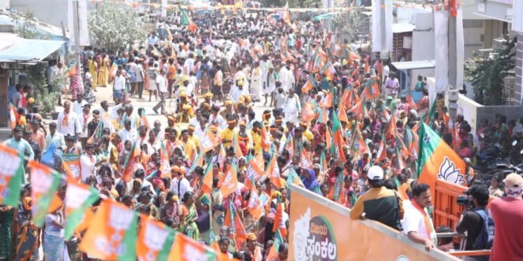ಗಣಿ ನಾಡಲ್ಲಿ ಬಿಜೆಪಿ ಶಕ್ತಿ ಪ್ರದರ್ಶನ.. ಈ ಚುನಾವಣೆ ದೇಶಕ್ಕೆ ಸೆಮಿಫೈನಲ್ ಎಂದ ನಾಯಕರು