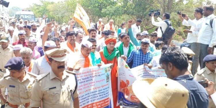 ಪಂಚಮಸಾಲಿಗಳಿಂದ ಕಪ್ಪು ಬಾವುಟ ಪ್ರದರ್ಶನ;  ಸಿಎಂ ಬೊಮ್ಮಾಯಿಗೆ ಮುಜುಗರ.‌ 