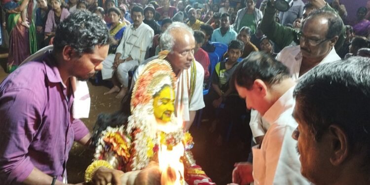 ಒಂದೆಡೆ ದೈವ ನಿಂದನೆಯ ಆರೋಪ.. ಇನ್ನೊಂದೆಡೆ ‘ನಾನಿದ್ದೇನೆ’ ಎನ್ನುತ್ತಾ ದೈವದ ಅಭಯ..?