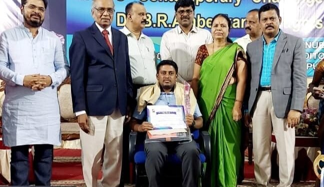 ಬೆಂಗಳೂರು ವಿವಿ: ಸಂಶೋಧನಾ ವಿದ್ಯಾರ್ಥಿ ಈಶ್ವರ್ಗೆ ಅತ್ಯುತ್ತಮ ಲೇಖನದ ‘ಗೌರವ ಪ್ರಶಸ್ತಿ’