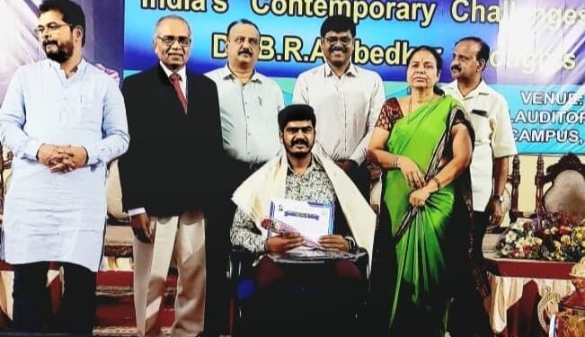 ಬೆಂಗಳೂರು ವಿವಿ: ಸಂಶೋಧನಾರ್ಥಿ ಶಶಿಕುಮಾರ್ಗೆ ಅತ್ಯುತ್ತಮ ಲೇಖನದ ‘ಗೌರವ ಪ್ರಶಸ್ತಿ’ ಪ್ರದಾನ