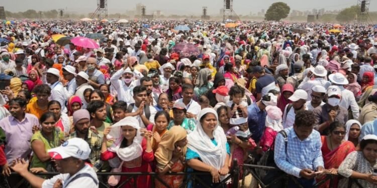 ಅಮಿತ್ ಶಾ ಭಾಗವಹಿಸಿದ್ದ ಸಮಾವೇಶದಲ್ಲಿ ಮಾರಣ ಹೋಮ; ಬಿಸಿಲಿನ ಶಾಖಕ್ಕೆ 13 ಮಂದಿ ಬಲಿ, 600 ಮಂದಿ ಅಸ್ವಸ್ಥ