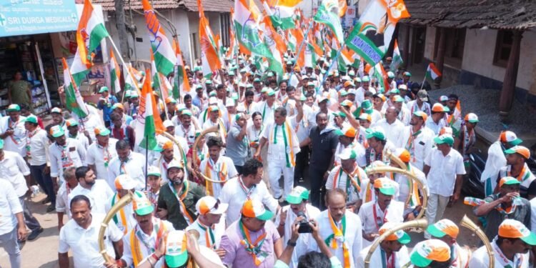 ಮಂಗಳೂರು ಉತ್ತರ: ಕಾಂಗ್ರೆಸ್ ಅಭ್ಯರ್ಥಿ ಇನಾಯತ್ ಅಲಿ ಭರ್ಜರಿ ರೋಡ್ ಶೋ