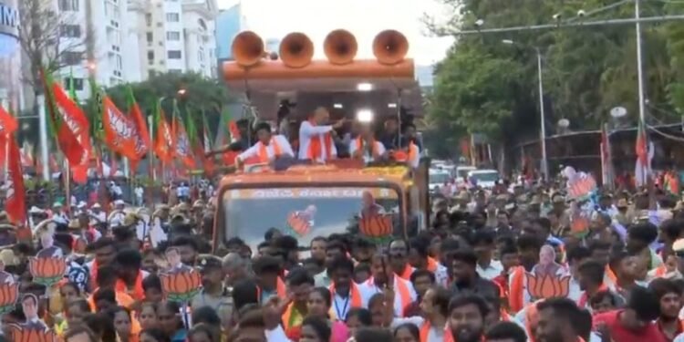 ಬೆಂಗಳೂರು: ಬಿಟಿಎಂ ಲೇ ಔಟ್ನಲ್ಲಿ ಅಮಿತ್ ಶಾ ಭರ್ಜರಿ ರೋಡ್ ಷೋ