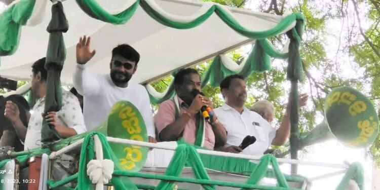 ದೊಡ್ಡಬಳ್ಳಾಪುರ: JDS ಅಭ್ಯರ್ಥಿ ಬಿ.ಮುನೇಗೌಡ ಪರ ನಟ ದರ್ಶನ್ ರೋಡ್ ಶೋ