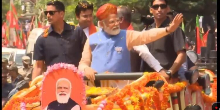 ಅಖಾಡದಲ್ಲಿ ಮೋದಿ‌ ಮೋಡಿ.. ಬೆಂಗಳೂರು ‘ರೋಡ್ ಷೋ’ನಲ್ಲಿ ಜನೋತ್ಸಾಹ; ಹೂಮಳೆಯ ಸ್ವಾಗತ