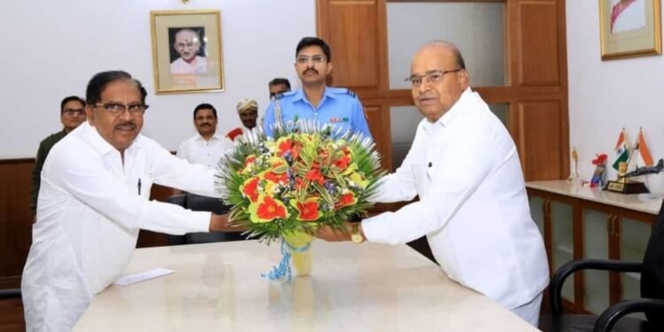 ಸರ್ಕಾರ ರಚನೆ ಪ್ರಕ್ರಿಯೆಗೆ ಮುನ್ನುಡಿ.. ಪರಮೇಶ್ವರ್ ಅವರಿಂದ ರಾಜ್ಯಪಾಲರ ಭೇಟಿ