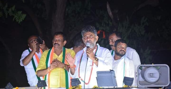 ‘ಕಮಲ ಕೆರೆಗೆ, ತೆನೆ ಹೊಲಕ್ಕೆ, ‘ಕೈ’ ಅಧಿಕಾರಕ್ಕೆ; ದೊಡ್ಡಬಳ್ಳಾಪುರದಲ್ಲಿ ಡಿಕೆಶಿ ರೋಡ್ ಶೋ