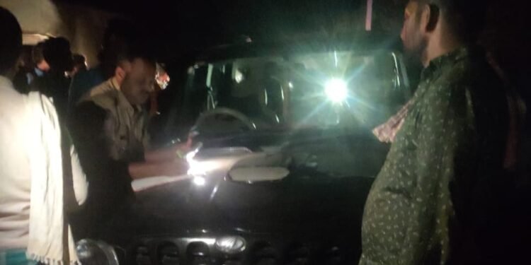 ಕುಡಿದ ಅಮಲಿನಲ್ಲಿ ಝುಳಪಿಸಿದ ಮಚ್ಚು-ಲಾಂಗು..  ಮದ್ಯದ ಬಾಟಲಿಯಿಂದ ಹೊಡೆದು ವಾಹನ ಸವಾರರ ಮೇಲೆ ದರ್ಪ..