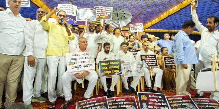 ಅಕ್ಕಿ ಜಟಾಪಟಿ; ಕೇಂದ್ರ ಸರ್ಕಾರದ ವಿರುದ್ಧ ಕಾಂಗ್ರೆಸ್ ಪ್ರತಿಭಟನೆ