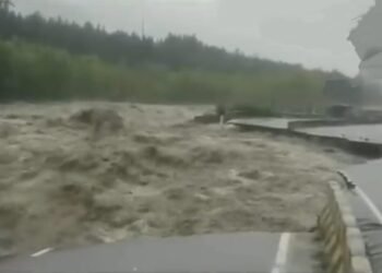 ಭಾರೀ ಮಳೆಗೆ ಉತ್ತರ ತತ್ತರ; ವರುಣನ ರೌದ್ರಾವತಾರಕ್ಕೆ ಕೊಚ್ಚಿಹೋದ ಹೆದ್ದಾರಿ