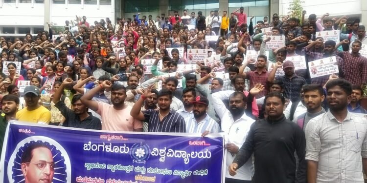 ಮಣಿಪುರ ಘಟನೆ ಖಂಡಿಸಿ ಬೆಂಗಳೂರು ವಿವಿ ವಿದ್ಯಾರ್ಥಿಗಳಿಂದ ಪ್ರತಿಭಟನೆ
