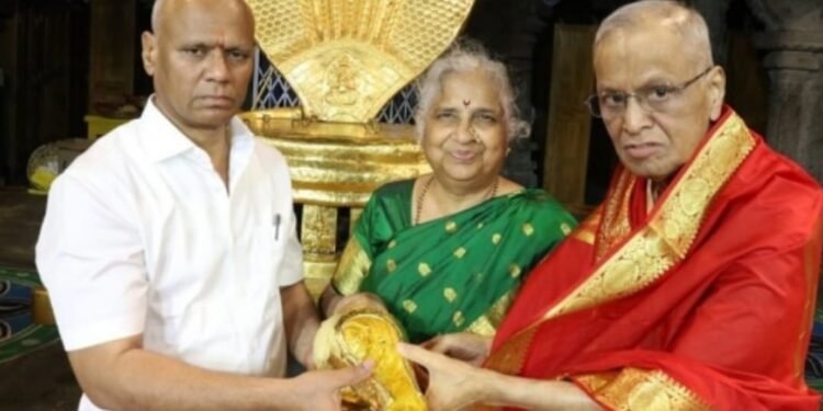 ತಿರುಪತಿ ದೇಗುಲಕ್ಕೆ ಇನ್ಫೋಸಿಸ್ ಮೂರ್ತಿ ದಂಪತಿಯಿಂದ ಬಂಗಾರದ ಶಂಖ ಹಾಗೂ ಆಮೆ ವಿಗ್ರಹ ಕಾಣಿಕೆ