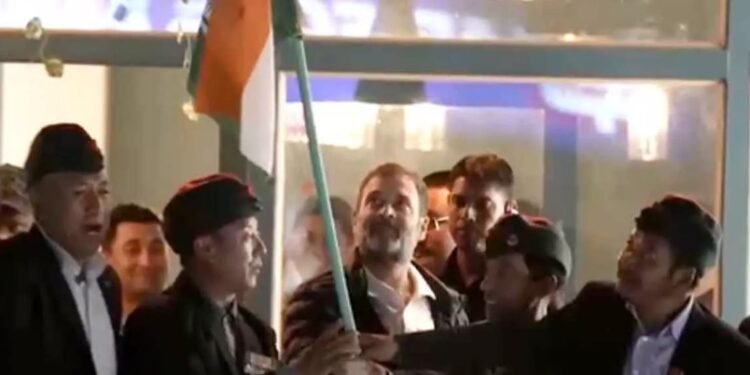 ಕಣಿವೆ ರಾಜ್ಯದಲ್ಲಿ ರಾಹುಲ್ ಕಮಾಲ್; ಯೋಧರ ಜೊತೆ ಲೇಹ್ ಮಾರುಕಟ್ಟೆಗೆ ಭೇಟಿ