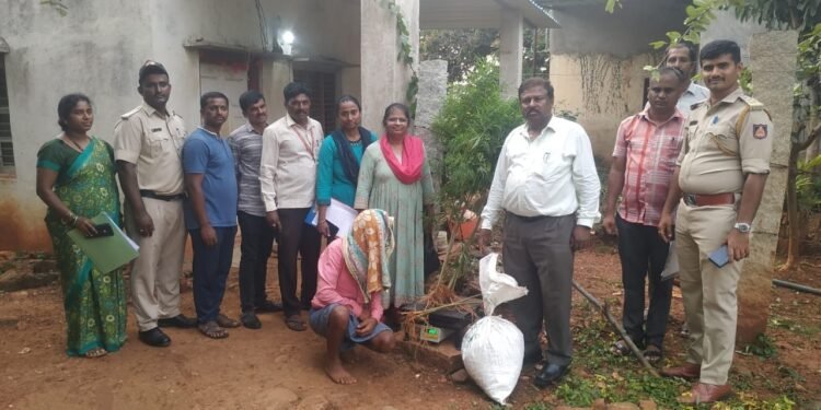 ಮನೆಯ ಬಳಿ ಫಲಭರಿತ ಗಾಂಜಾ ಗಿಡಗಳು; ಅಬಕಾರಿ ಇಲಾಖೆ ದಾಳಿ 55 ಸಾವಿರ ಮೌಲ್ಯದ ಗಾಂಜಾ ಜಪ್ತಿ