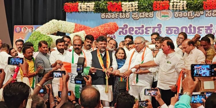 ಪಕ್ಷಾಂತರ ಪರ್ವ; ಶಿವಮೊಗ್ಗ ಜಿಲ್ಲೆಯ ಜೆಡಿಎಸ್ ನಾಯಕರು ಕಾಂಗ್ರೆಸ್‌ಗೆ ಸೇರ್ಪಡೆ