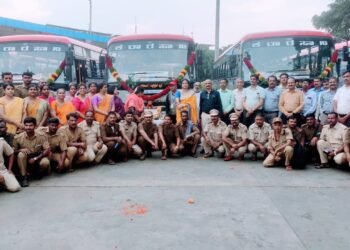 ದಸರಾ ವಿಶೇಷ ಬಸ್ ಸವಾರಿ.. KSRTC ಪ್ರಯಾಣಿಕರ ರಥಗಳಿಗೆ ಪೂಜೆ