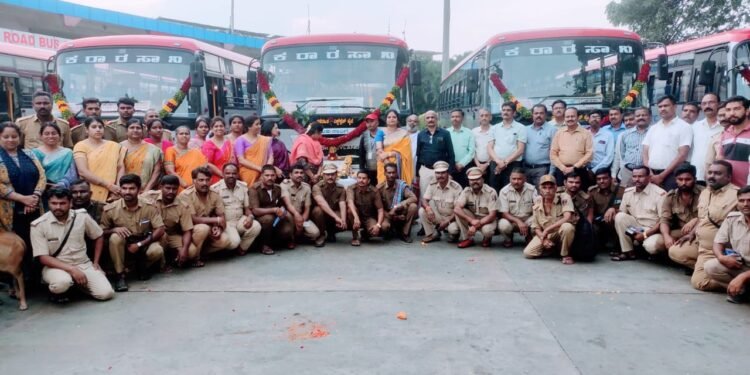 ದಸರಾ ವಿಶೇಷ ಬಸ್ ಸವಾರಿ.‌. KSRTC ಪ್ರಯಾಣಿಕರ ರಥಗಳಿಗೆ ಪೂಜೆ