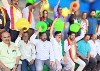 ಖಾಲಿ ಬಿಂದಿಗೆ ಹೊತ್ತು ‘ಕಾವೇರಿ ನೀರು ಉಳಿಸಿ’ ಧರಣಿ; ಫ್ರೀಡಂ ಪಾರ್ಕಲ್ಲಿ 4ನೇ ದಿನವೂ ಜಲ ಸಂರಕ್ಷಣಾ ಸಮಿತಿ ಹೋರಾಟ