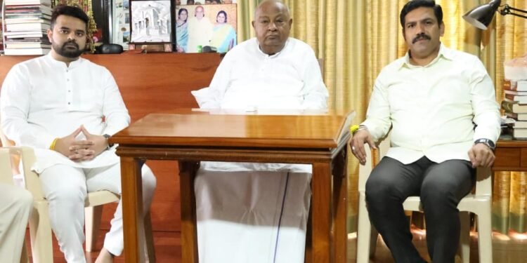 ಕುರ್ಚಿ ಏರುವ ಮುನ್ನವೇ ಮೈತ್ರಿ ಸರ್ಕಸ್.. ಬಿಜೆಪಿ ನಿಯೋಜಿತ ಅಧ್ಯಕ್ಷರಿಂದ ದೇವೇಗೌಡ ಭೇಟಿ