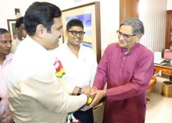 ನಾಯಕರತ್ತ ‘ವಿಜಯೀ’ ನಡೆ; ಎಸ್.ಎಂ.ಕೃಷ್ಣರನ್ನು ಭೇಟಿ ಮಾಡಿದ ಯುವ ನಾಯಕ; 