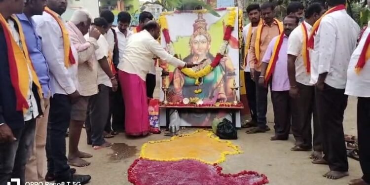 ದೊಡ್ಡಬಳ್ಳಾಪುರ: ಆಟೋ ಚಾಲಕರು ಮಾಲೀಕರ ವತಿಯಿಂದ ವಿಶಿಷ್ಠ ಕನ್ನಡ ರಾಜ್ಯೋತ್ಸವ ಆಚರಣೆ