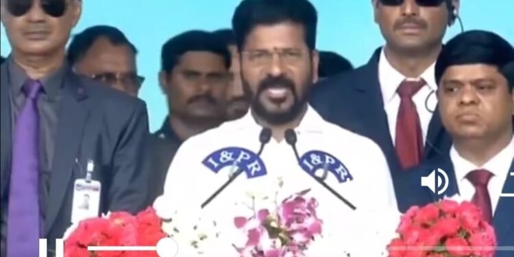 ಜನಸಾಗರದ ನಡುವೆ ತೆಲಂಗಾಣದ ನೂತನ ಸಿಎಂ ರೇವಂತ್ ರೆಡ್ಡಿ ಪ್ರಮಾಣ ವಚನ