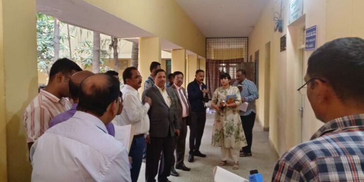 ದೊಡ್ಡಬಳ್ಳಾಪುರ ತಾಲೂಕು ಕಚೇರಿ ಮೇಲೆ ಲೋಕಾಯುಕ್ತ ದಾಳಿ: ದಾಖಲೆಗಳ ಪರಿಶೀಲನೆ