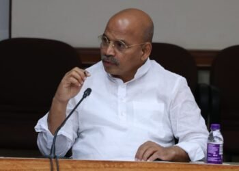 ದೊಡ್ಡಬಳ್ಳಾಪುರ ತಾಲೂಕು ಕಚೇರಿ ಮೇಲೆ ಲೋಕಾಯುಕ್ತ ದಾಳಿ: ದಾಖಲೆಗಳ ಪರಿಶೀಲನೆ