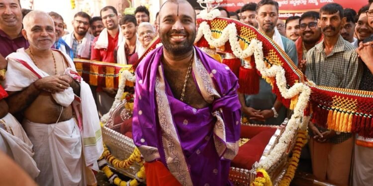 ಶ್ರೀ ಕಾಶೀ ಮಠ ಸಂಸ್ಥಾನದ ವತಿಯಿಂದ ಅಯೋಧ್ಯೆಯ ಶ್ರೀ ರಾಮ ಮಂದಿರಕ್ಕೆ ಬೆಳ್ಳಿ ಪಲ್ಲಕಿ ಸಮರ್ಪಣೆ