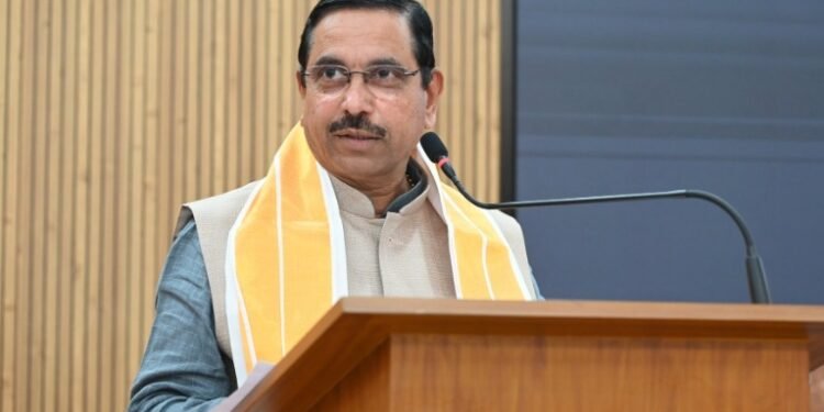 ‘ಪಾಕಿಸ್ತಾನ್ ಜಿಂದಾಬಾದ್’ ಘೋಷಣೆ ವಿವಾದ: ಸಿಎಂ ಕ್ಷಮೆಯಾಚನೆಗೆ ಪ್ರಲ್ಹಾದ್ ಜೋಶಿ ಆಗ್ರಹ