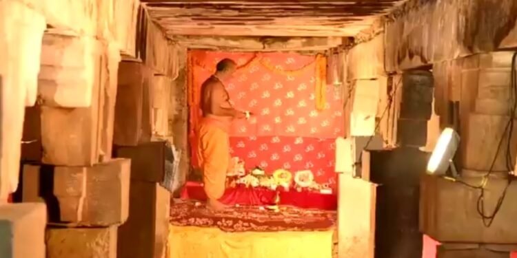 ವಾರಣಾಸಿಯ ಜ್ಞಾನವಾಪಿ ಮಸೀದಿಯೊಳಗೆ ಹಿಂದೂ ಅರ್ಚಕರಿಂದ ಪೂಜೆ.. ಹೀಗಿದೆ ವೀಡಿಯೋ..