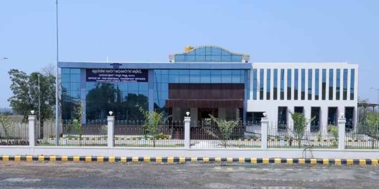 ಹಲವು ವೈಶಿಷ್ಟ್ಯಗಳ ಕೇಂದ್ರ ಧಾರವಾಡ (ಪೂರ್ವ) RTO ಕಚೇರಿ ; ರಾಜ್ಯದ್ಯಾಂತ ಸಾರಿಗೆ ಕಚೇರಿಗಳ ವಿಕೇಂದ್ರೀಕರಣಕ್ಕೆ ಪ್ರಾಮುಖ್ಯತೆ