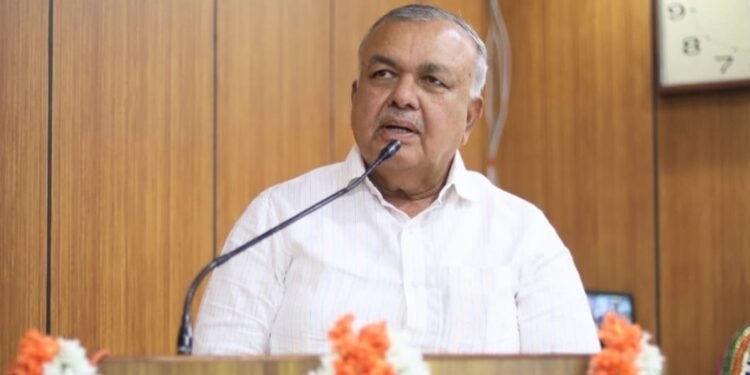 ಸ್ತ್ರೀ ಸಬಲೀಕರಣದ ಪರ್ವ.. KSRTCಯಲ್ಲಿ ಸಮಾನತೆಯ ಮಂತ್ರ.. ಅಪೂರ್ವ ಸಾಧಕಿ ‘ಗೌರಿ’ಗೆ ಸಚಿವರಿಂದ ಸನ್ಮಾನ