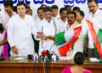 ಕಾಂಗ್ರೆಸ್ ಪಕ್ಷಕ್ಕೆ ಕೆ.ಪಿ.ನಂಜುಂಡಿ ಘರ್ ವಾಪ್ಸಿ; ವಿಶ್ವಕರ್ಮ ಸಮುದಾಯದ ಪ್ರಭಾವಿ ನಾಯಕನಿಗೆ ಕೈ ನಾಯಕರ ಸ್ವಾಗತ