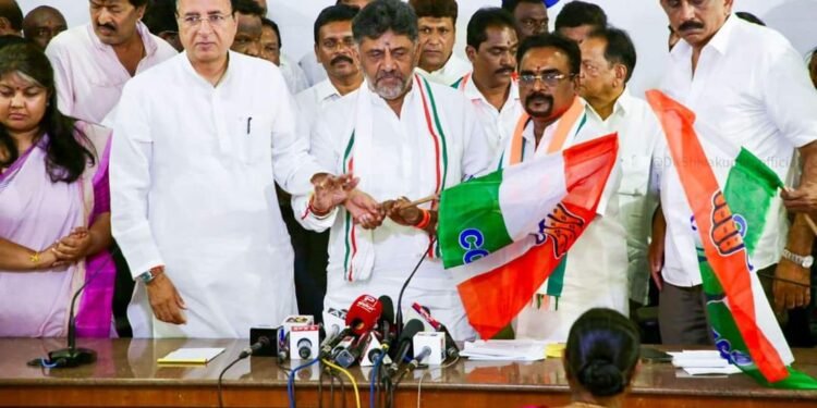 ಕಾಂಗ್ರೆಸ್ ಪಕ್ಷಕ್ಕೆ ಕೆ.ಪಿ.ನಂಜುಂಡಿ ಘರ್ ವಾಪ್ಸಿ; ವಿಶ್ವಕರ್ಮ ಸಮುದಾಯದ ಪ್ರಭಾವಿ ನಾಯಕನಿಗೆ ಕೈ ನಾಯಕರ ಸ್ವಾಗತ